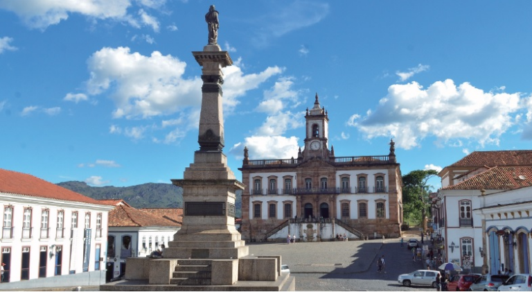 Praça Tiradentes, localizada em Ouro Preto/MG